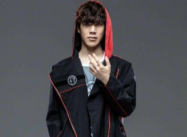 Rossy 加入 Leviatan 而不是 nataNk