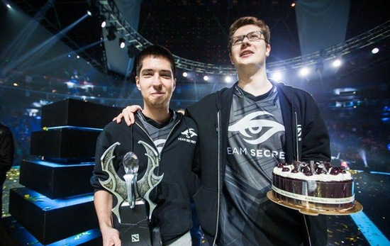 足球豪门巴萨涉足电竞，明年将组建LOL战队