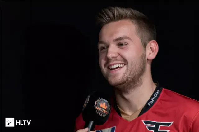 Astralis 在 PGL Astana 2025 的半决赛中以 2：1 自信地击败了 aurora 。